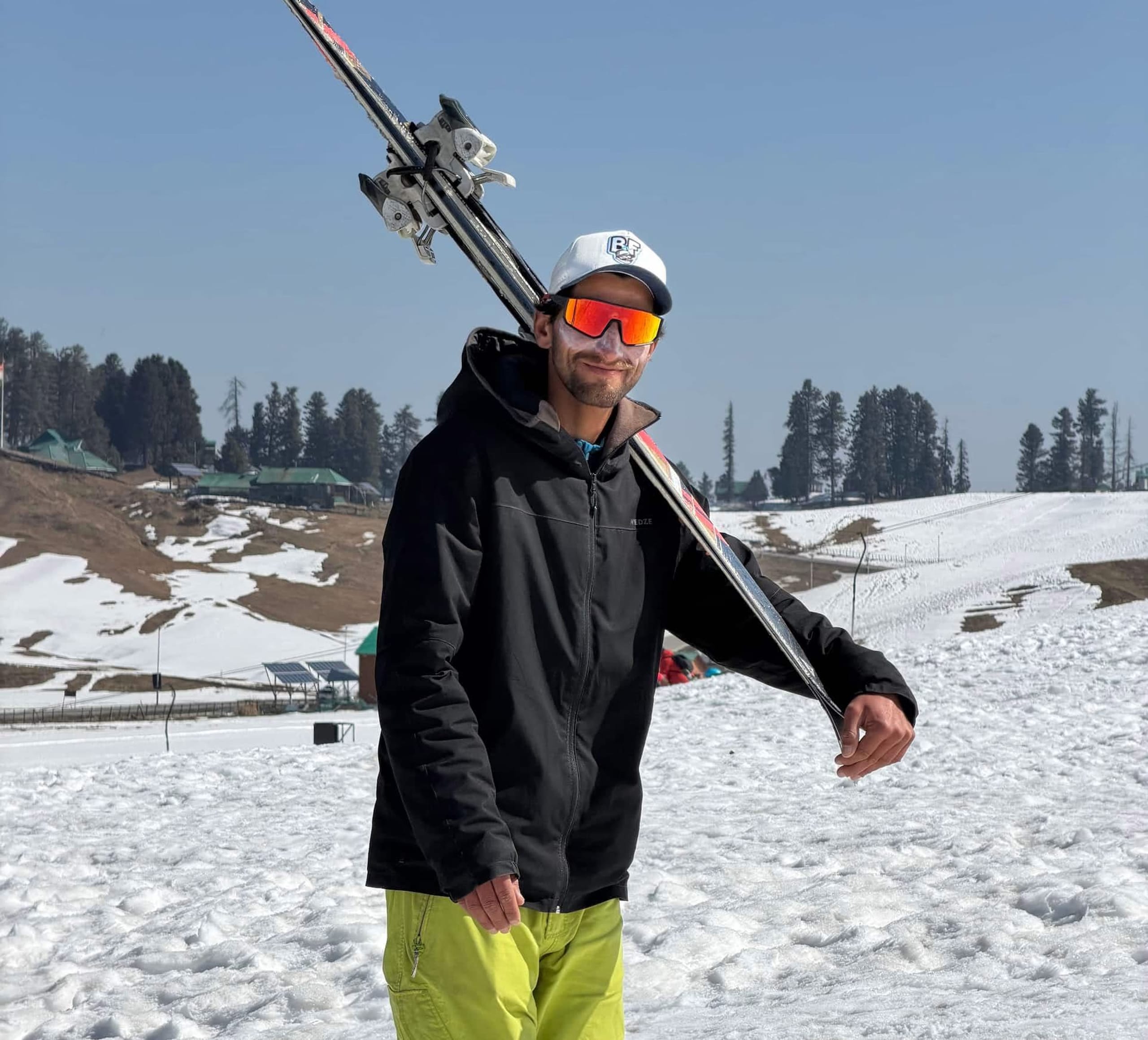Furqan Mushtaq, Ski Instructor at Gulmarg Snowkings.